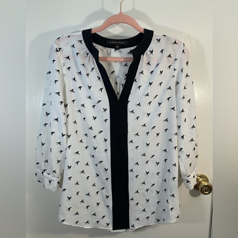 Cynthia Steffe EUC ivory/black sheer v-neck bird blouse Size Small